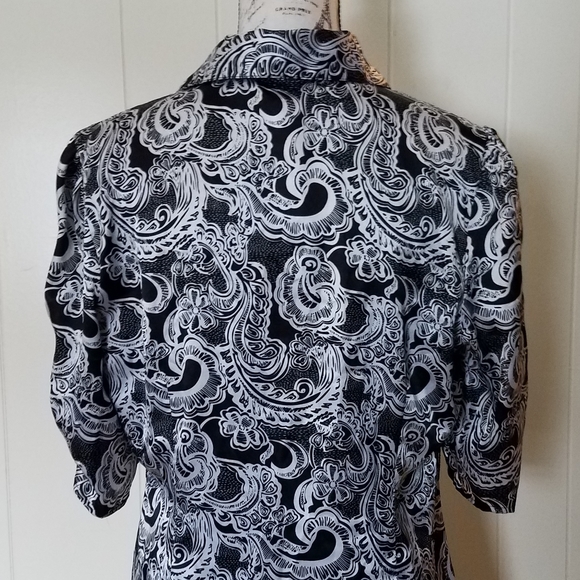 Essentials By Milano Button Blouse - Picture 3 of 7